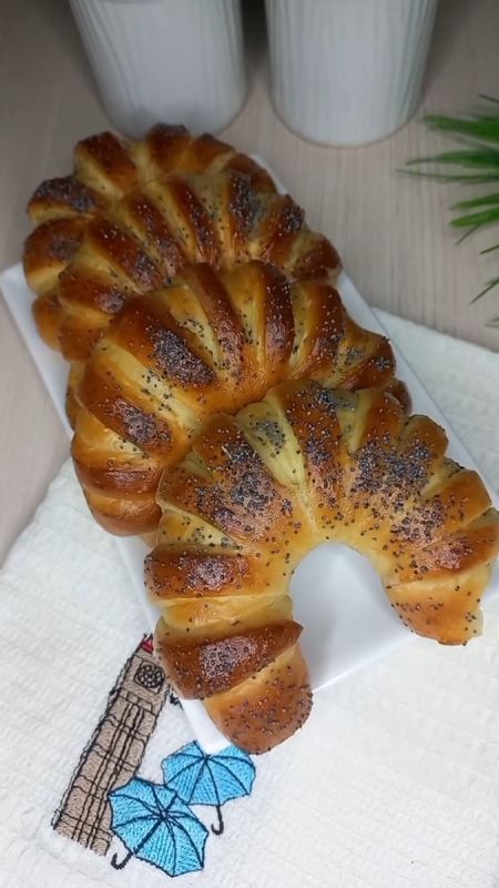 Пушистые рогалики с маковой начинкой: секреты непревзойденного угощения