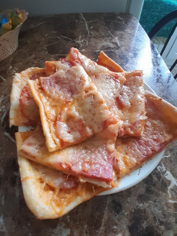 Хрустящая пицца на слоеном тесте: легкий рецепт для гурманов