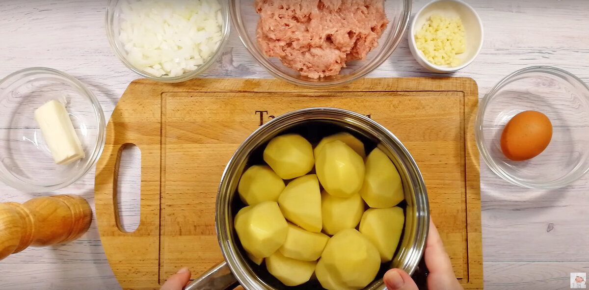 Творите кулинарные шедевры: праздничное горячее блюдо из фарша и картофеля