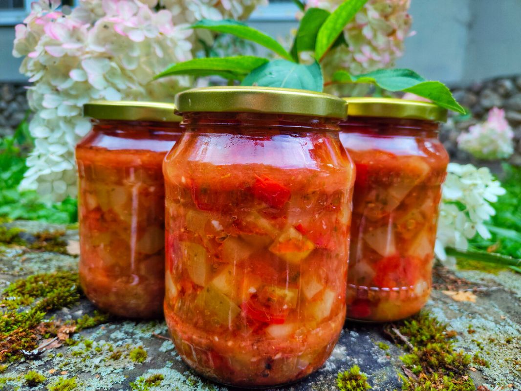 Юрча — вкусная овощная закуска для домашних заготовок