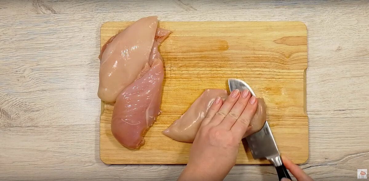 Праздничные рулетики из куриного филе с ананасом и сыром