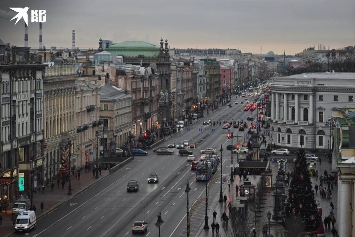 Сувенирные лавки на Невском: как сладости вытеснили рестораны