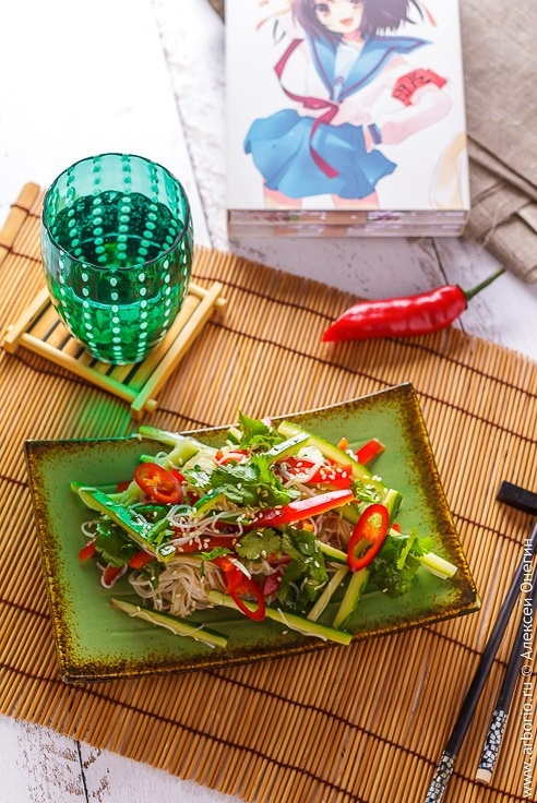 Салат с фунчозой: практичный холодный блюдо для любого момента