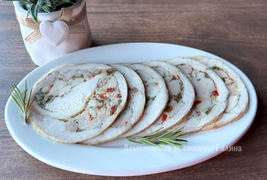 Невероятно сочный куриный рулет, который станет звездой стола