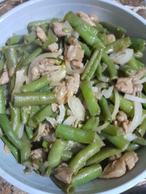 Самый простой и вкусный салат с курицей, который станет вашим фаворитом