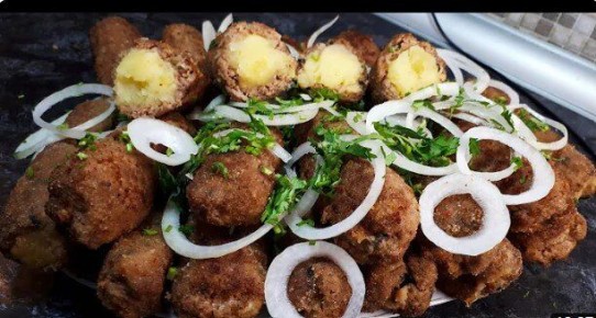 Необычное сочетание: котлеты с картошкой в одном блюде