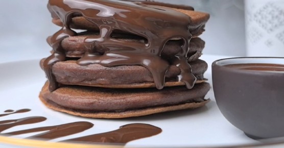 Шоколадные панкейки, которым не удастся устоять