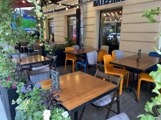 Как новые правила влияют на бары и кафе: изменения в российской ресторанной сфере