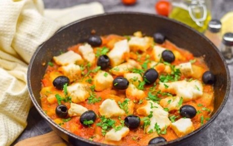Овощное рагу с рыбой и маслинами: простой и вкусный рецепт