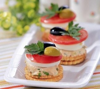 Изящные канапе с печеночным паштетом для вашего стола