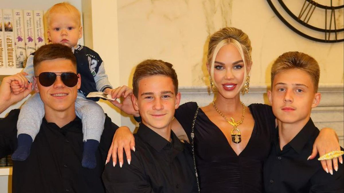 Мария Погребняк порадовала трогательным поздравлением мамам в День матери