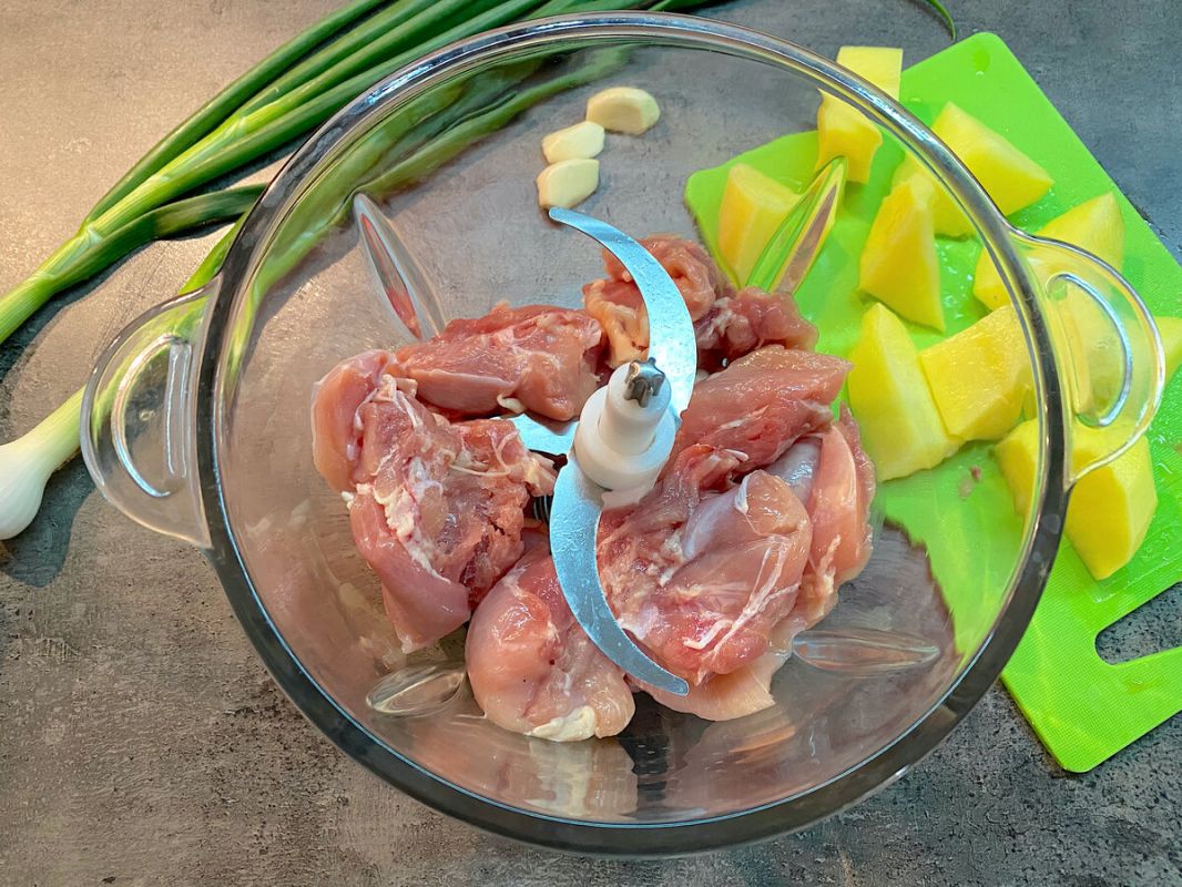 Котлеты из куриного мяса: простой и вкусный рецепт