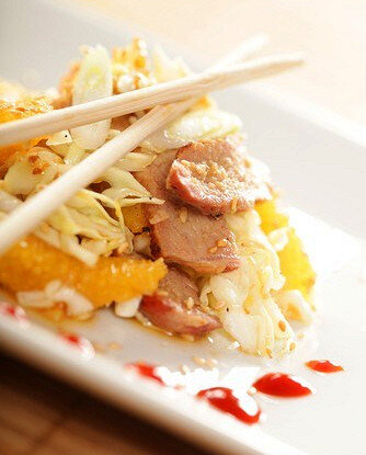 Салат с свининой и изюмом