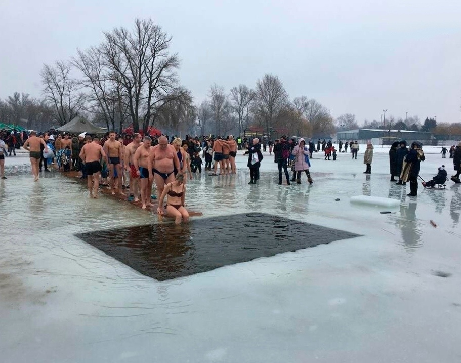 Что стоит знать о крещенских купаниях в проруби