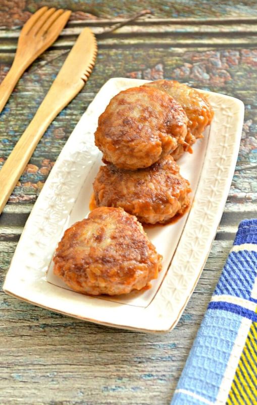 Вкусные биточки в томатной подливке