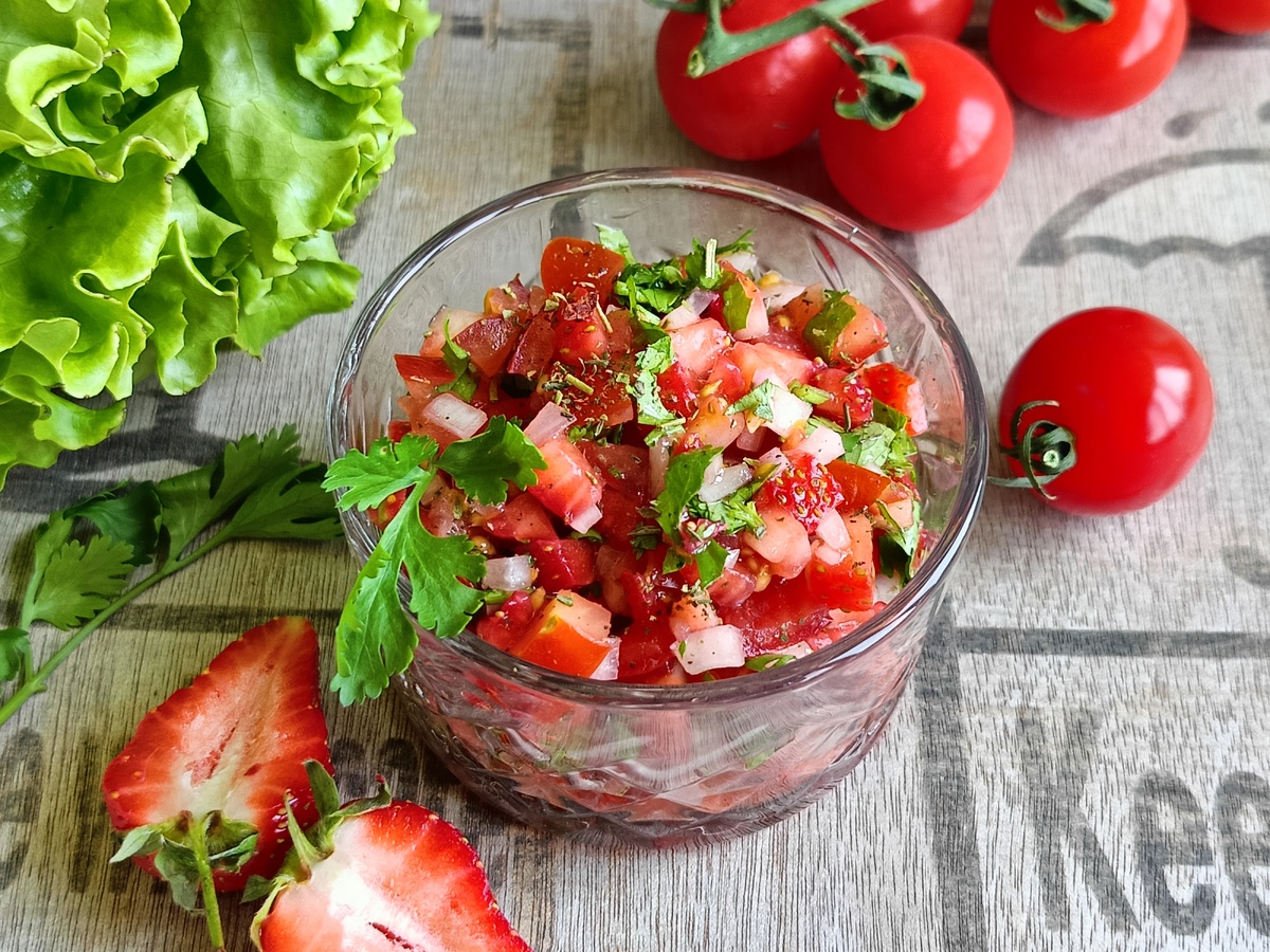 Томатно-клубничная сальса: идеальное дополнение к мясу и рыбе