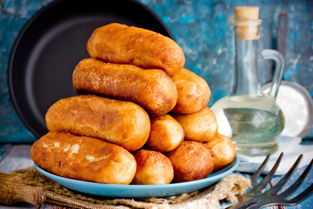 Как легко приготовить жареные сосиски в тесте на сковороде