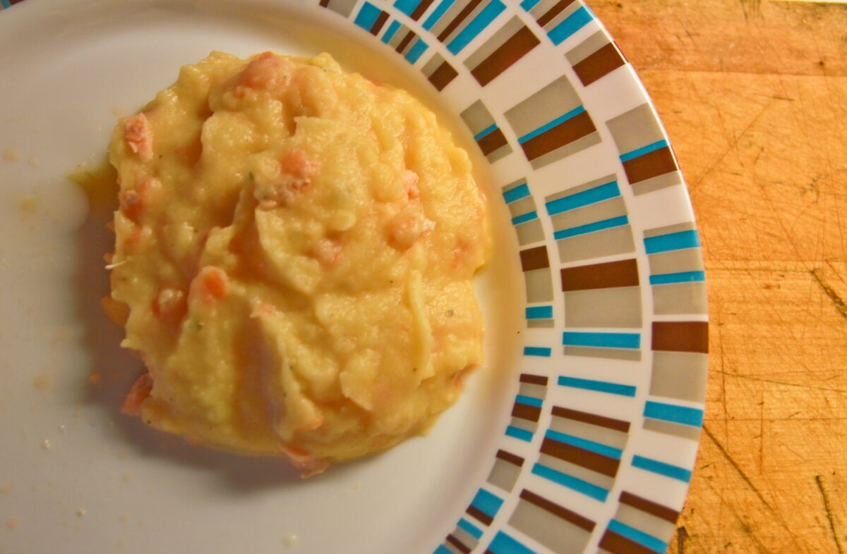 Нежное картофельное пюре с томатным конкасе и ароматом розмарина