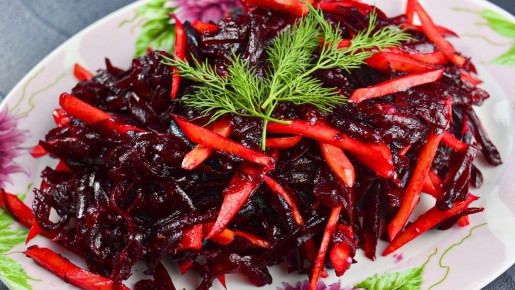 Салаты из свеклы: три простых рецепта на любой вкус