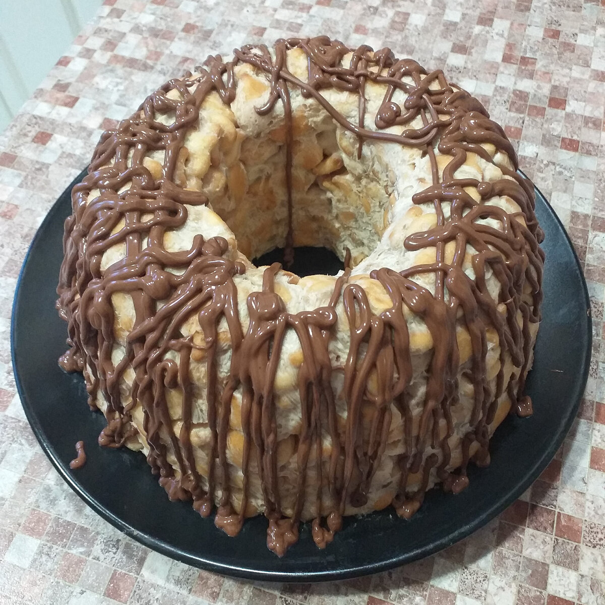 Нежный десерт без выпечки: сметана, банан и крекеры в одном блюде