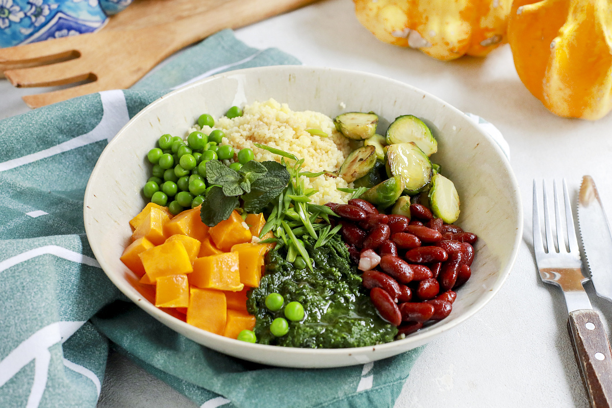 Кус-кус и цветные овощи: волшебный веджи боул Светофор