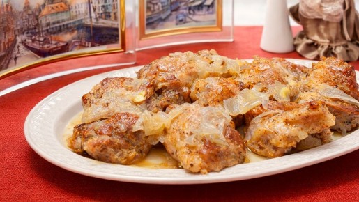 Секреты запеченной свинины с луком в пергаменте: просто и вкусно