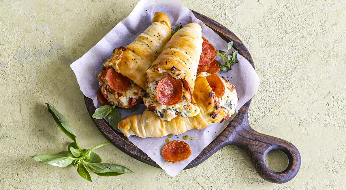 Пицца-рожок с пепперони и рикоттой