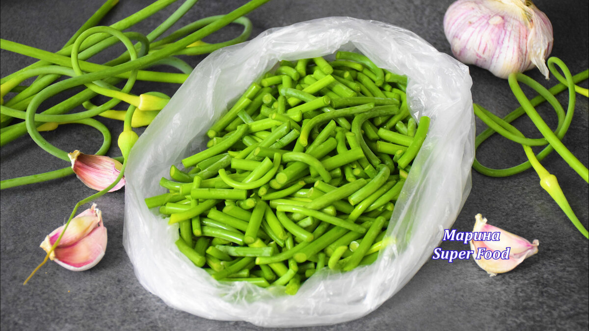 Заготовка чесночных стрелок: секреты заморозки на зиму