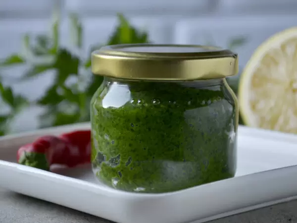 Острота природы: соус из свежих листьев хрена