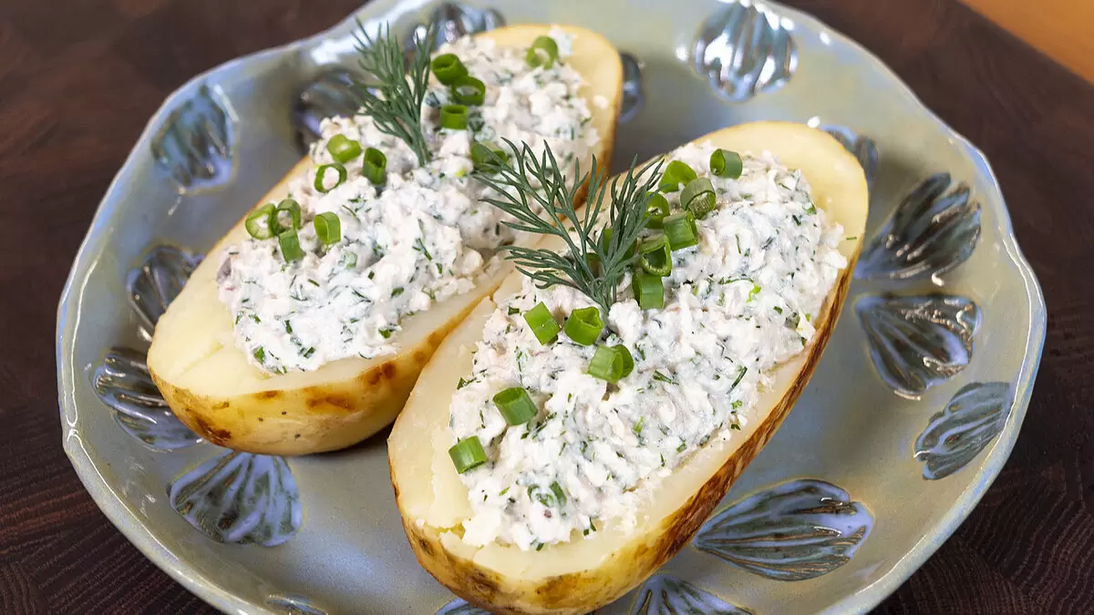 Каждый день как праздник: запеченная картошка с тунцом