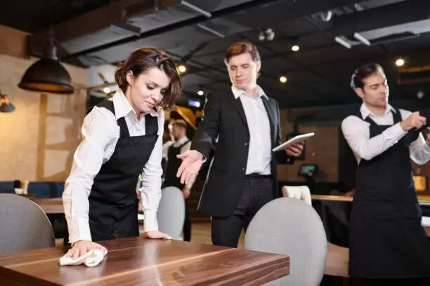 Почему лучшие официанты выгорают быстрее своих коллег