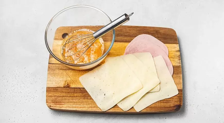 Горячие бутерброды с яйцом, ветчиной и сыром: простое удовольствие для каждого