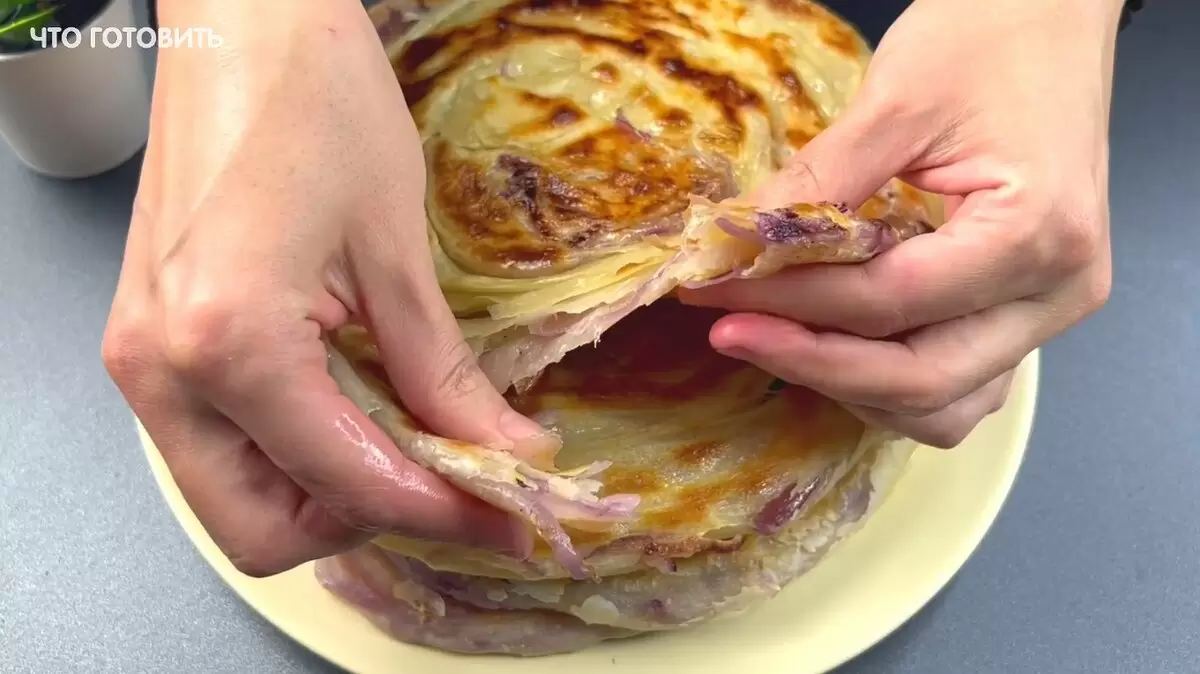 Нежные катламы: как приготовить ароматные улитки с луком