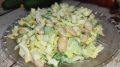 Осенний вкус: легкий салат с белой фасолью и пекинской капустой