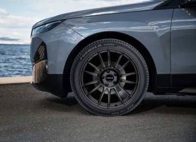 �� ���������� ����� �������� ���� Formula Rosso �� Pirelli