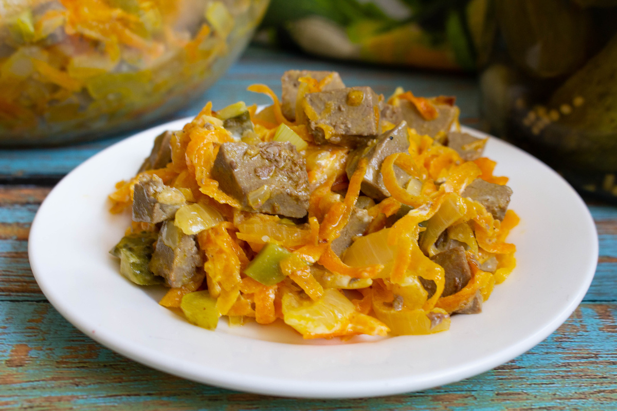 Салат с вареной печенкой: яркий вкус на вашем столе