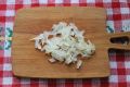 Нежный слоёный салат с курицей и консервированной кукурузой