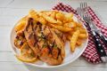 Сочные и ароматные: барбекю-курица с грушей и соусом