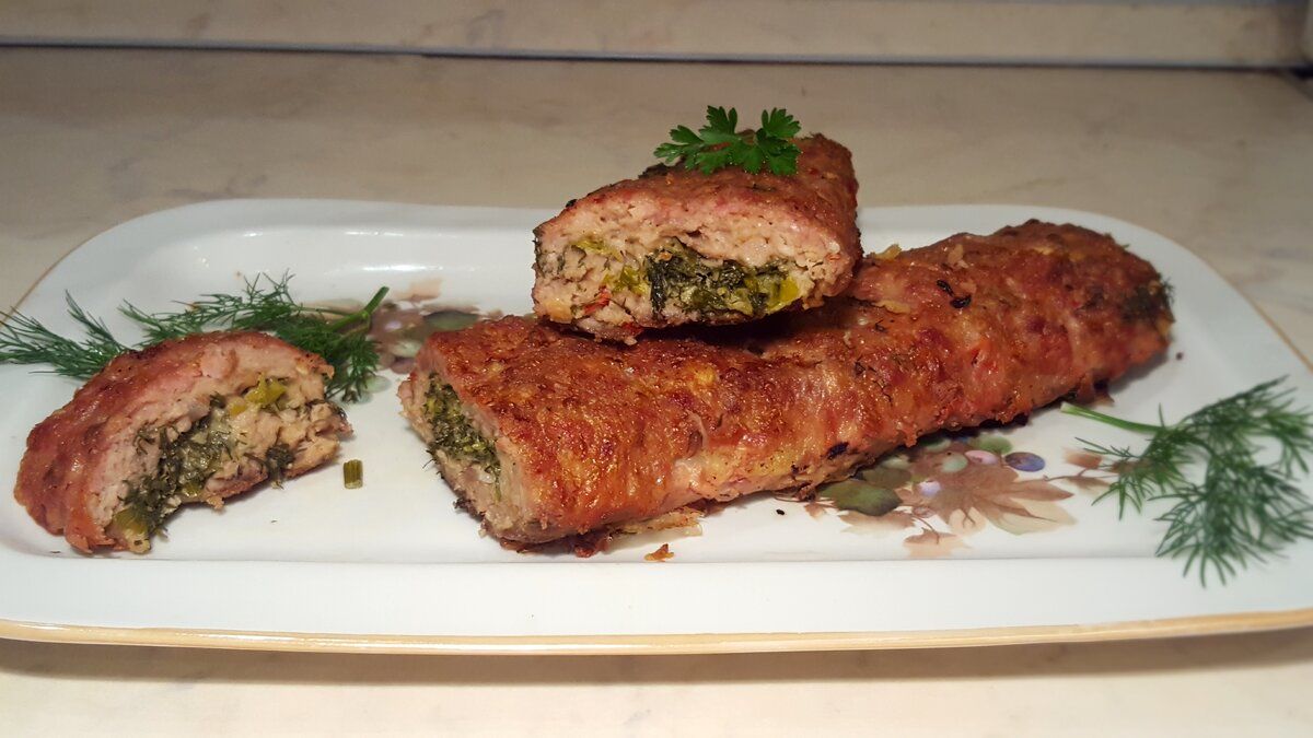 Идеальный мясной рулет с сыром и зеленью: простой рецепт для настоящих гурманов