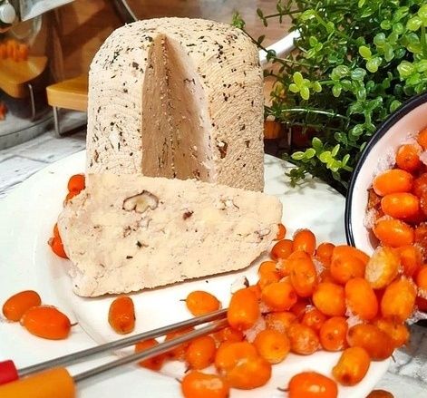 Попробуйте нежный сыр с облепихой и орехами