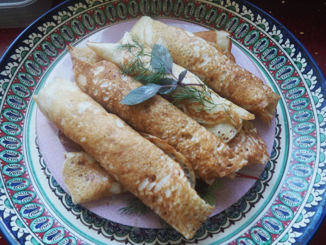 Легкость в каждом укусе: блинчики с капустной начинкой