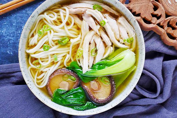 Китайский куриный суп с лапшой: уютное кулинарное путешествие